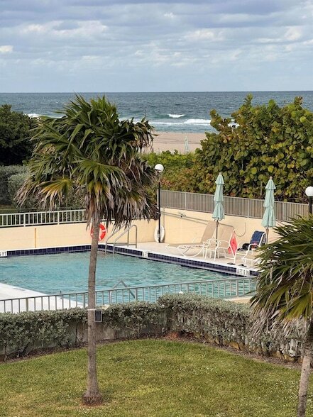 Building Photo - 2565 S Ocean Blvd