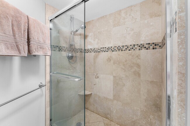 Building Photo - 5420 N Ocean Dr