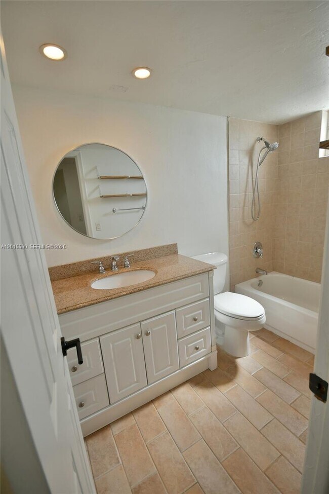 Building Photo - 6884 N Kendall Dr