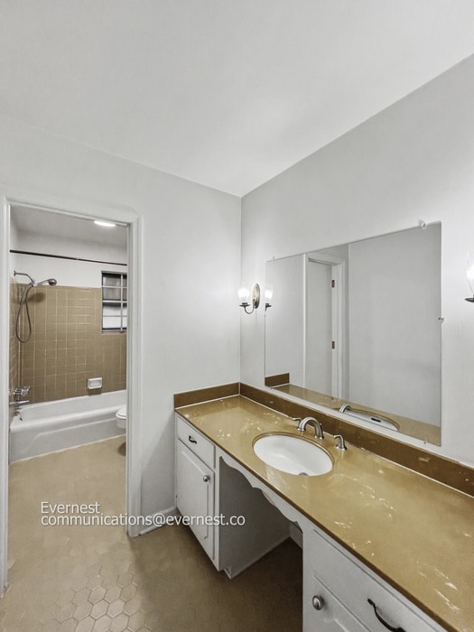 Building Photo - Beautiful 4-Bedroom Home with Modern Amenities / Pet-Friendly / Available Now!