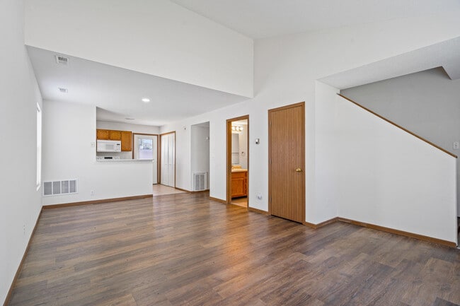 Building Photo - 2507 Carnation Dr