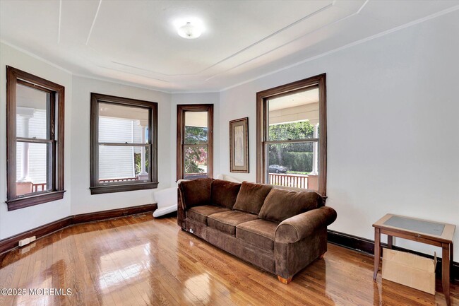 Building Photo - 307 Spier Ave