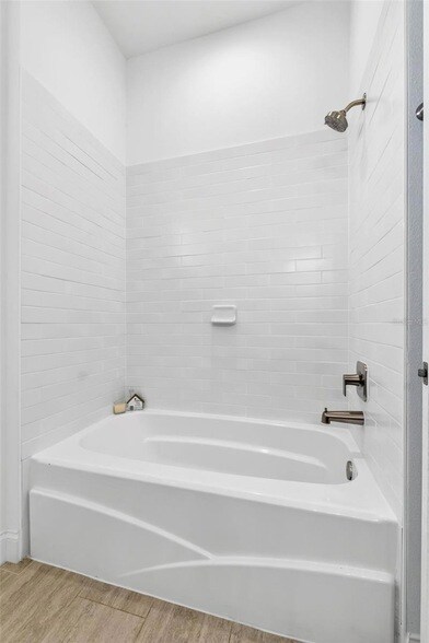 Building Photo - 200 Snowy Orchid Way