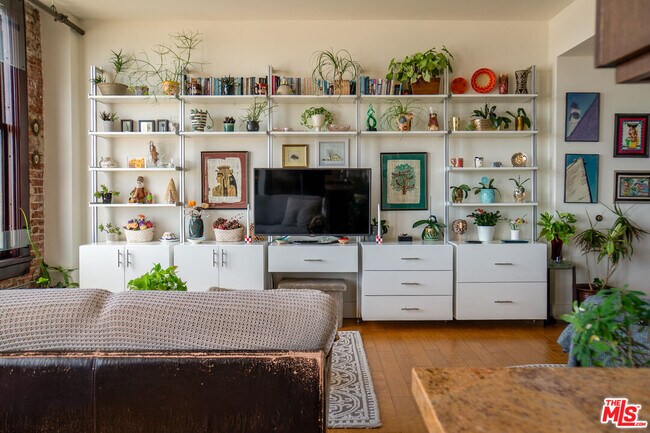 Building Photo - 460 S Spring St