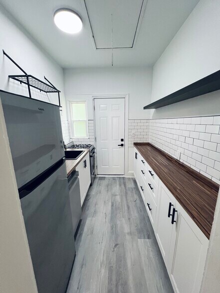 Building Photo - 3635 Radford St