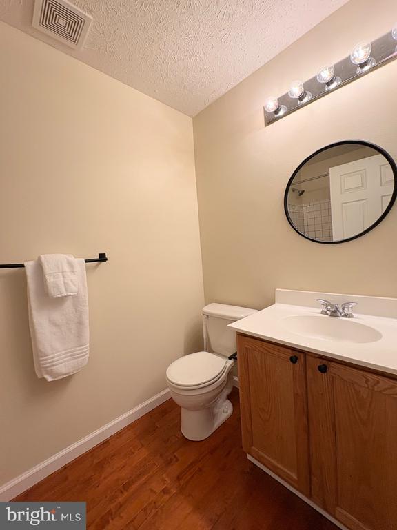 Building Photo - 1703 Bluffs Island Ct