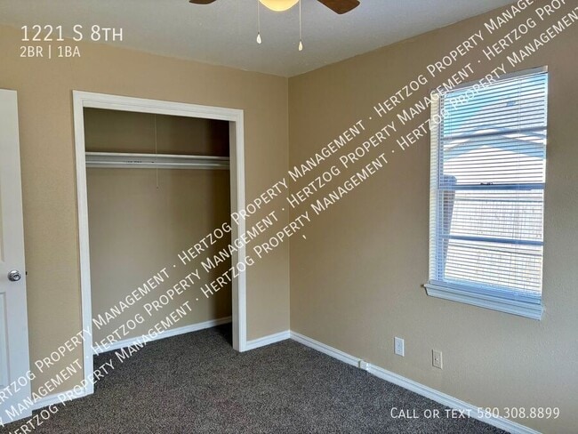 Building Photo - 1221 S 8th-