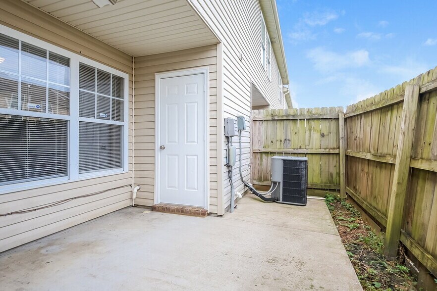 Building Photo - 8047 Logan Dr