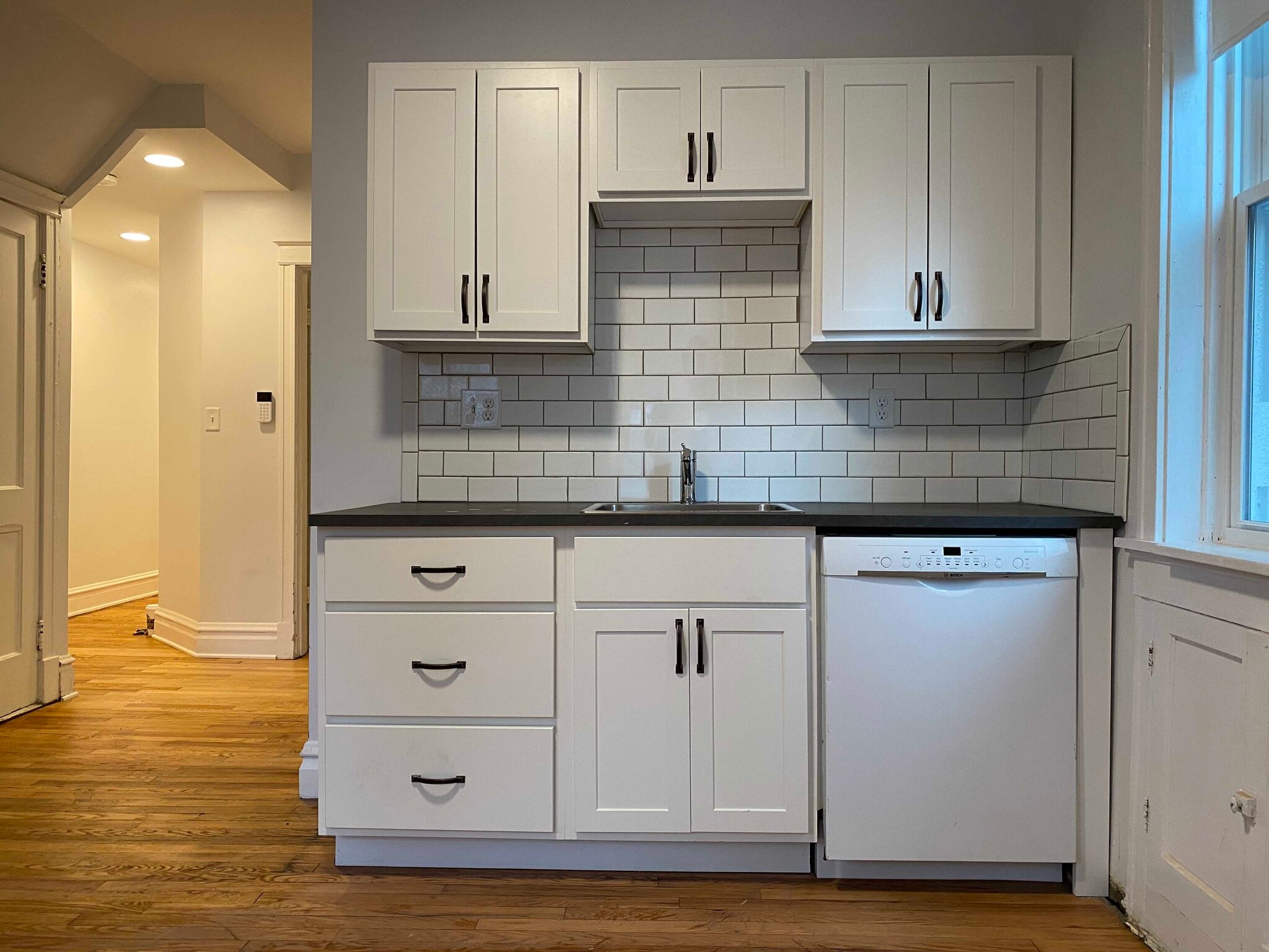 Kitchen sink/dishwasher. - 5017 S Broadway