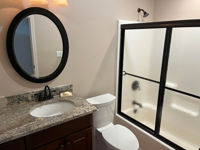 Building Photo - 54 Lake Pointe Cir