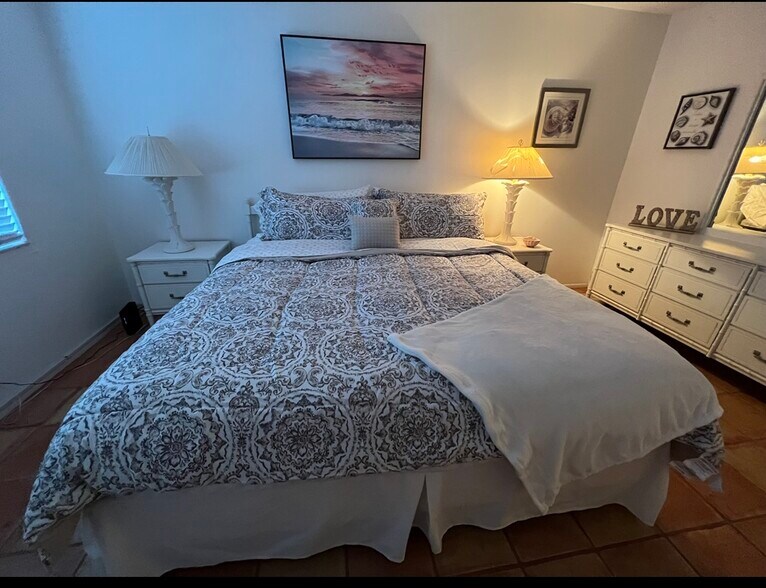 Building Photo - 1630 Stickney Point Rd