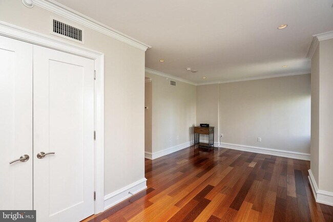 Building Photo - 219 S 18th St