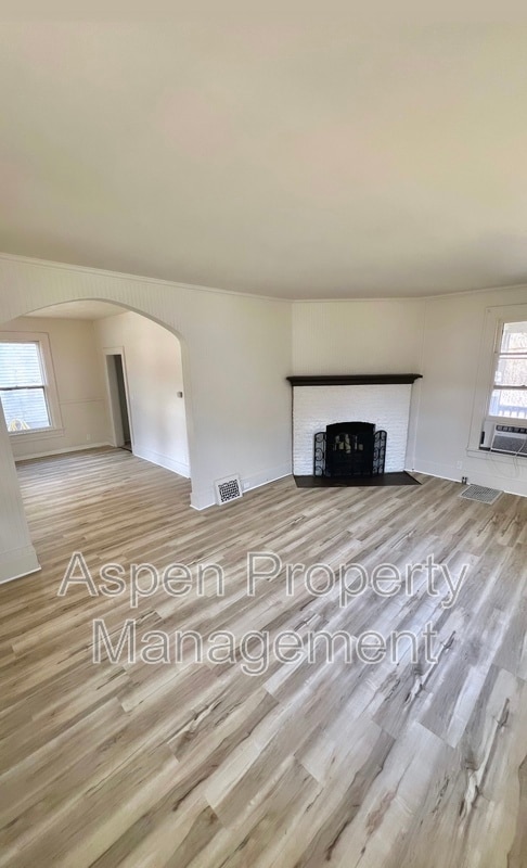 Building Photo - 230 Lewis St