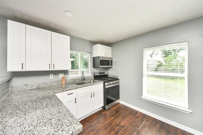 Building Photo - 2802 Bringhurst St