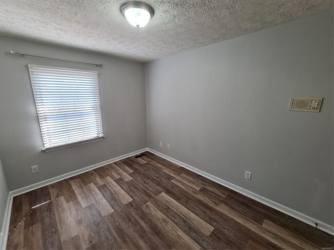 Building Photo - 1613 Cobblestone Ct
