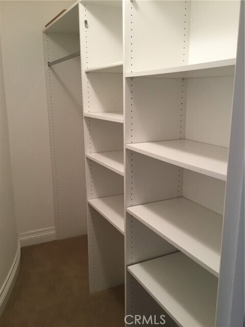 Building Photo - 9772 Crestview Cir