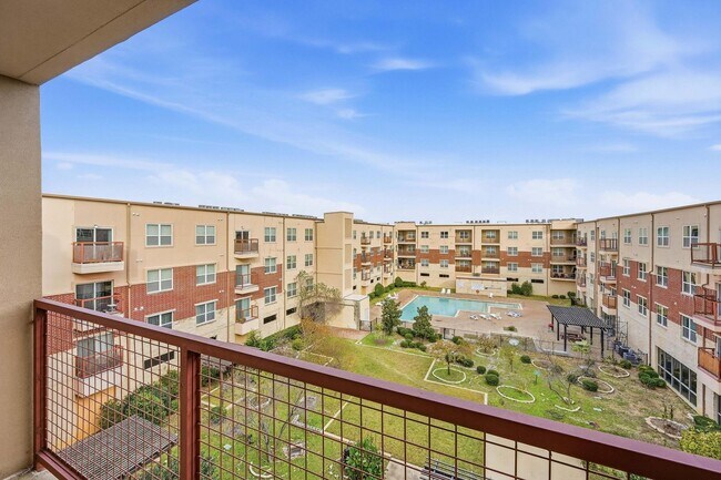 Building Photo - Beautiful Condo in Carrollton!