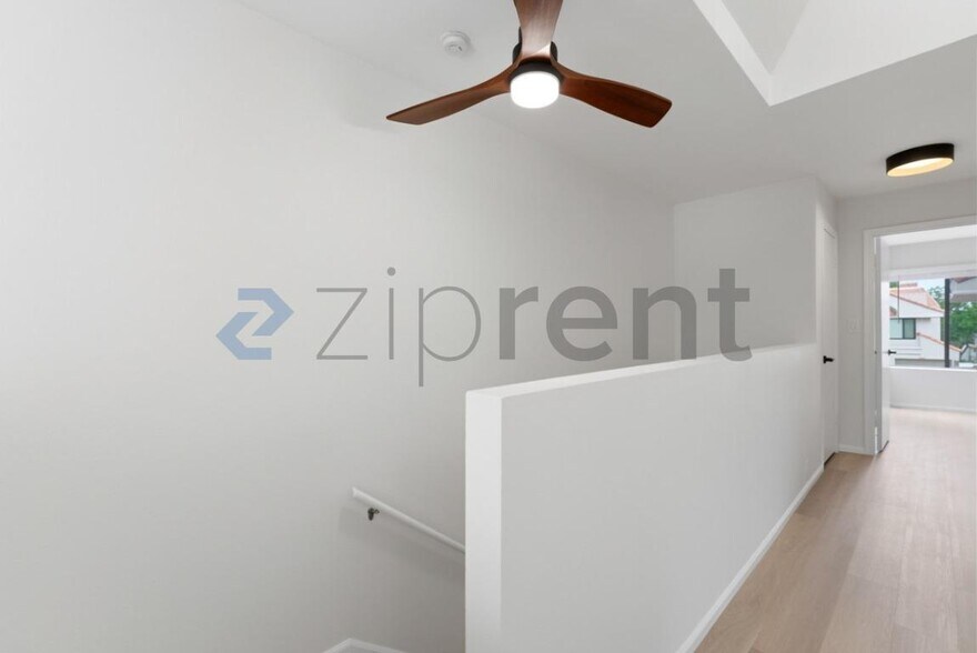 Building Photo - Unit Unit 1018