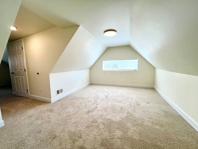 Building Photo - Now showing 3BR 2 full Bath house with lar...