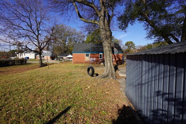 Building Photo - 2361 Joy Ln