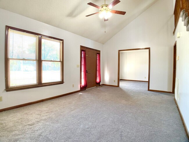 Building Photo - 501 Eysian Rd