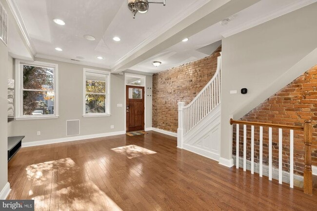 Building Photo - 912 I St NE