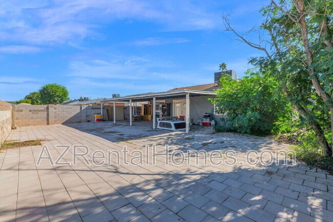 Building Photo - 2210 W Hermosa Dr