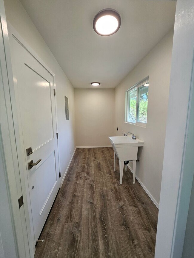 Building Photo - Beautiful NEW 3 Bedroom 2 Bath Home off South Kulani