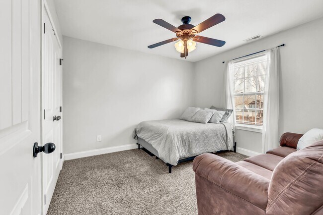 Building Photo - 505 Sourwood Dr