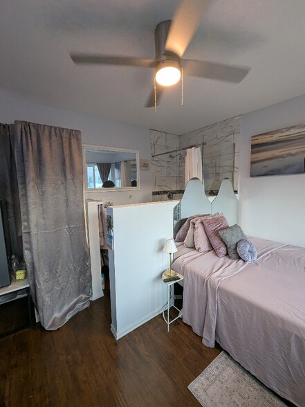 Building Photo - 8735 1/2 Harvard Blvd