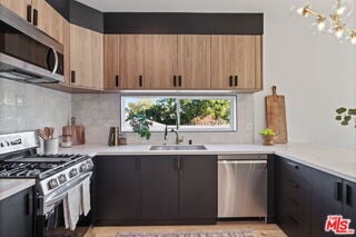 Building Photo - 10825 Hartsook St