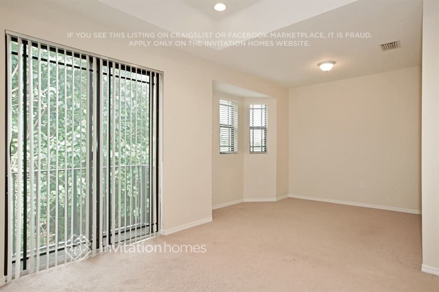 Building Photo - 627 NE 35th Ave