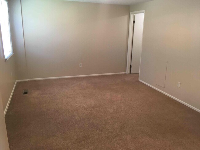 Building Photo - 6554 Portage St NW