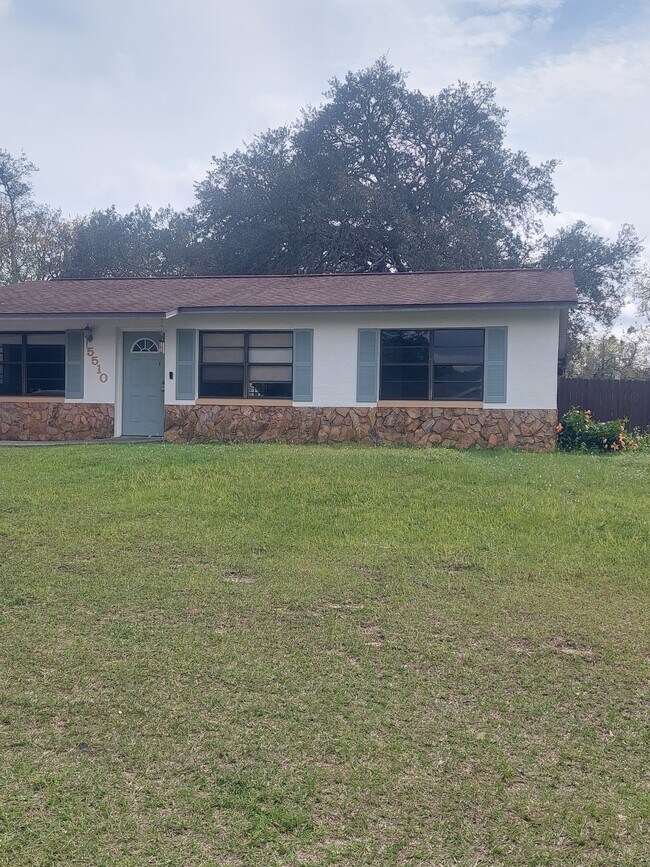 Primary Photo - 5510 W Hesse Ct