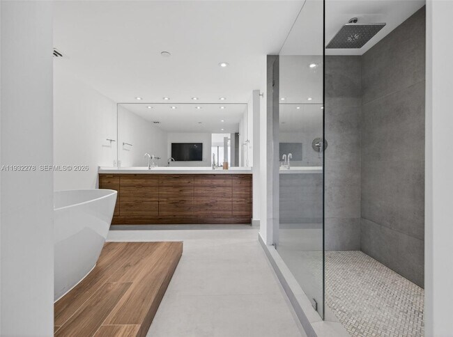 Building Photo - 11113 Biscayne Blvd