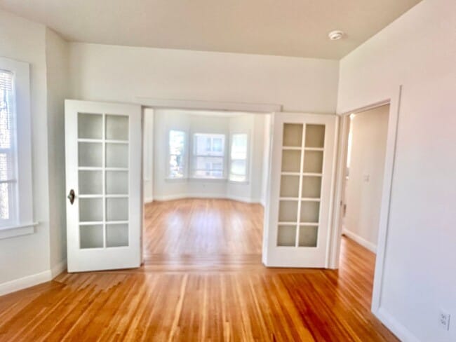 Building Photo - Fully Renovated Bright Corner Apartment wi...