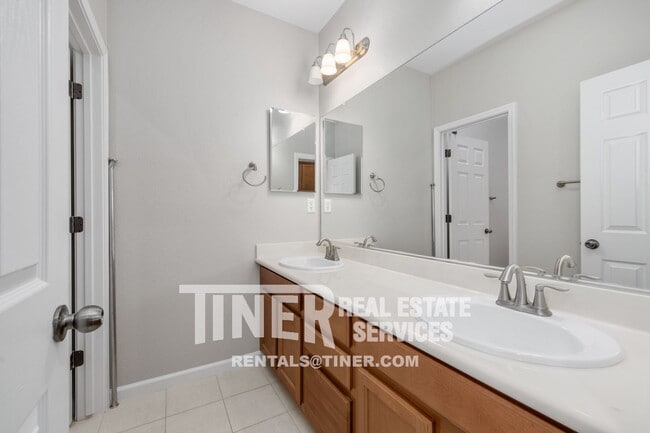 Building Photo - 3152 Overton Way