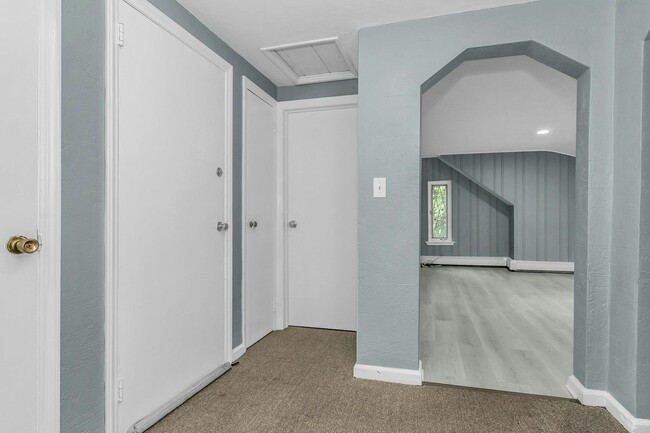 Building Photo - 95 E Shore Dr
