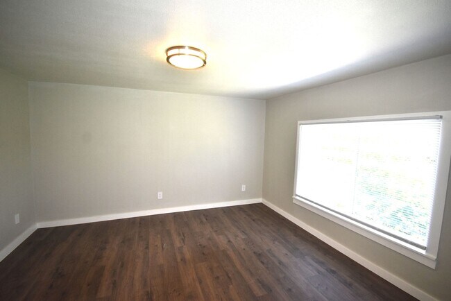 Building Photo - 157 Holloway Heights