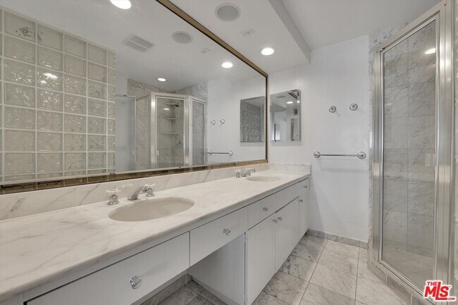 Building Photo - 10701 Wilshire Blvd