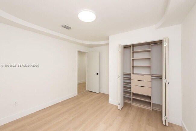 Building Photo - 13912 SW 103rd Ln