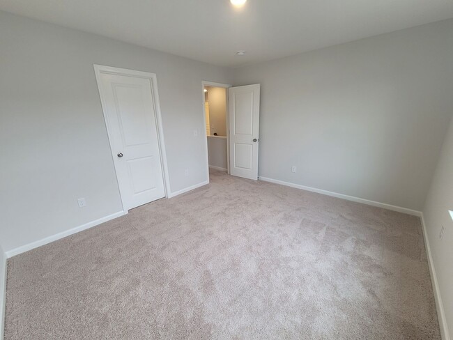 Building Photo - Welcome to our townhouse in the beautiful location of Leland, NC.