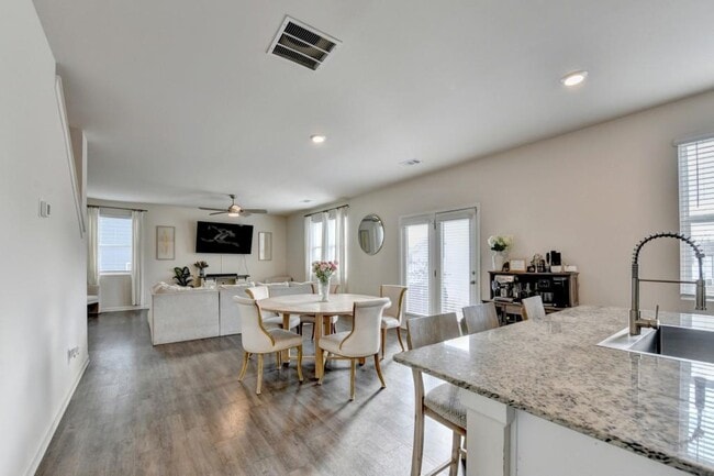 Building Photo - 52 Brode Ln