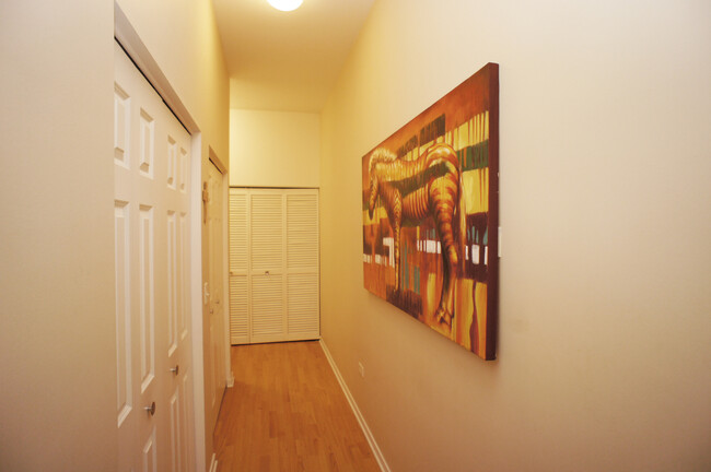 Building Photo - 2915 N Clybourn Ave
