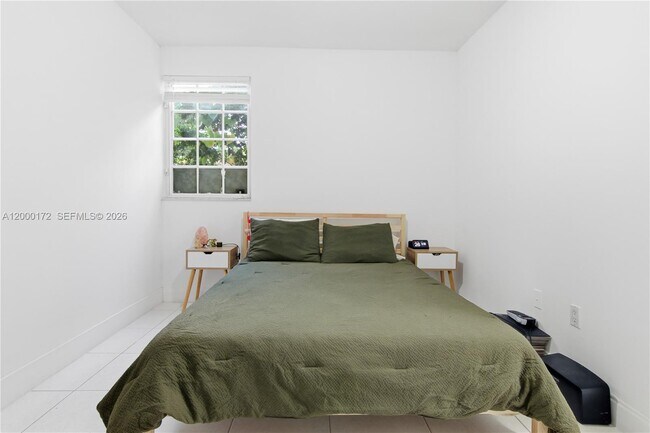 Building Photo - 536 NE 62nd St