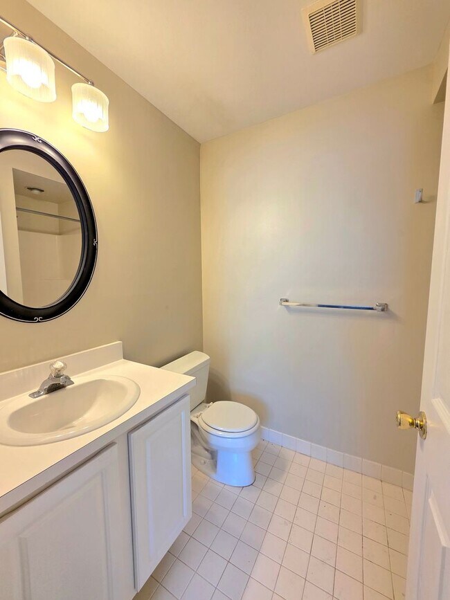 Building Photo - 3603 Eastview Ln