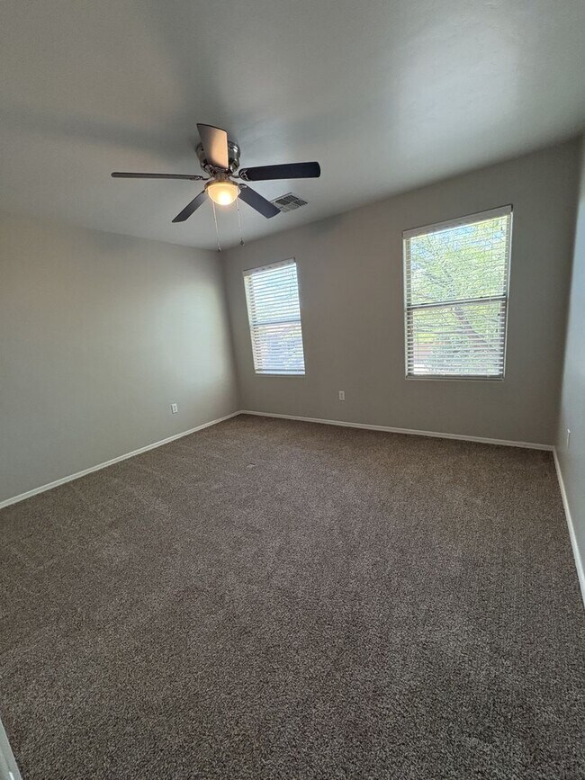 Building Photo - 2,500 sq ft 4 bedroom + Den home in Rancho Sahuarita