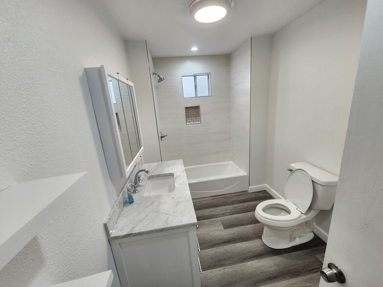 Bathroom 1 - 13522 Castana Ave