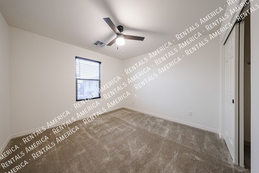 Building Photo - 4215 S 58th Ln