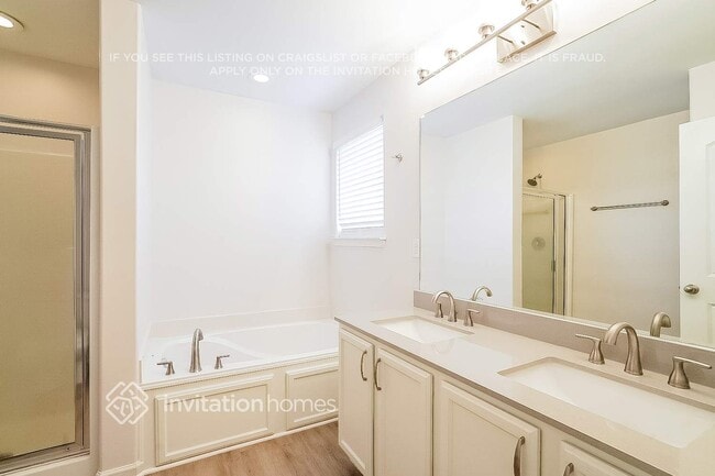 Building Photo - 2223 Dale View Dr